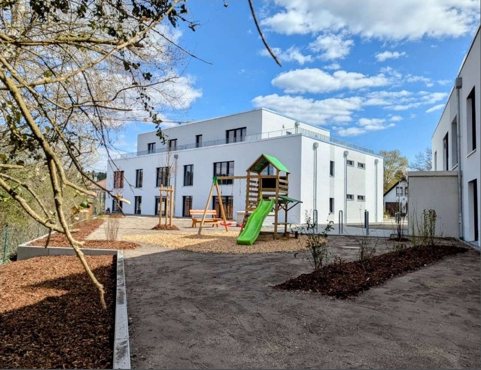 Innenhof mit Spielplatz im Wohnquartier Hemhofen Zeckern